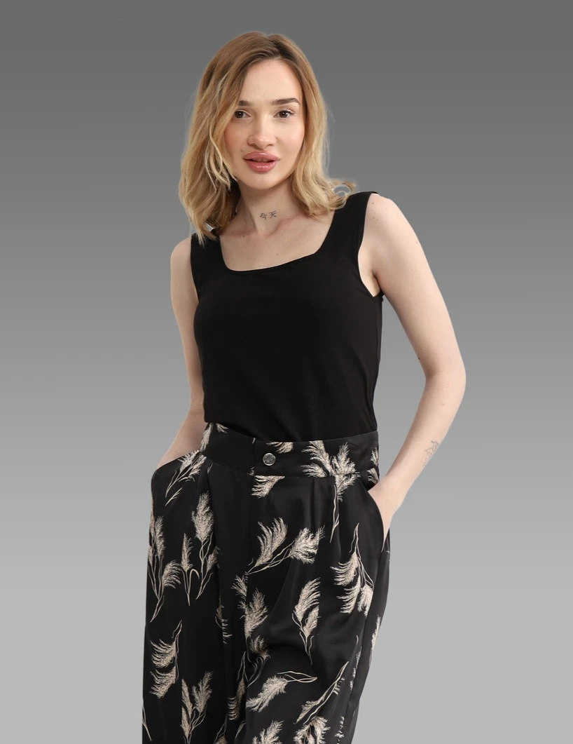 WIDE STRAP SQUARE NECK TANK TOP