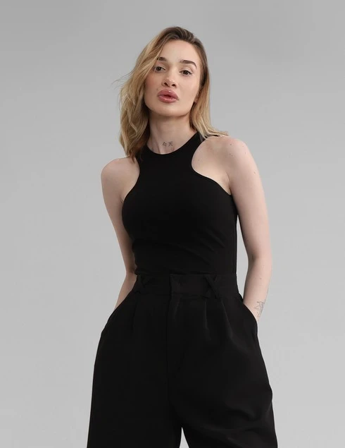 DEEP CROSS CUT SLEEVELESS TANK TOP